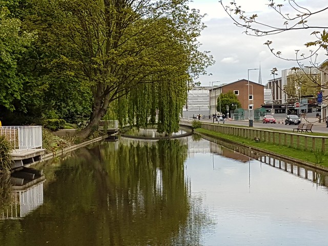 Hemel Hempstead water gardens by oatsy40 (Flickr)